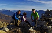 In vetta al panoramico Monte Duria (2264 m) il 22 dic. 2015 